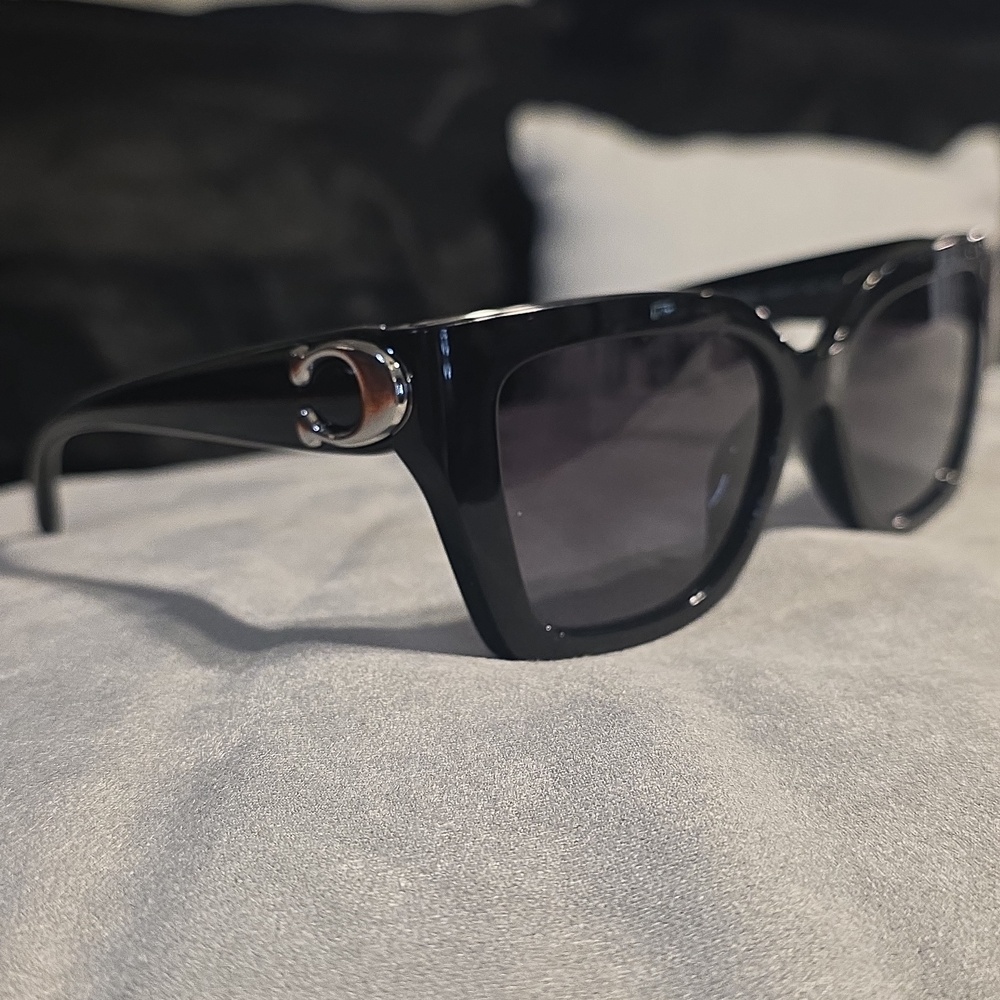Coach Elegant Black Sunglasses for Women